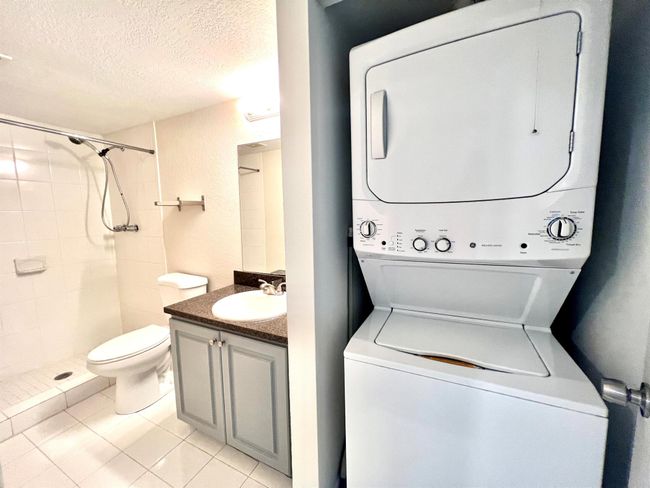 APT-302 - 120 Sparrow Dr, Condo with 2 bedrooms, 2 bathrooms and null parking in Royal Palm Beach FL | Image 11