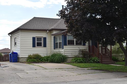 18 3rd Ave Se, Oelwein, IA, 50662-2327 | Card Image