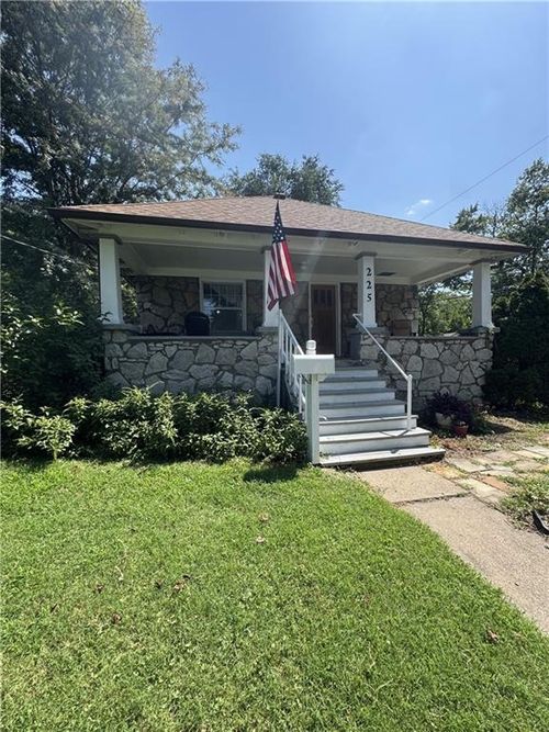 225 W Moore St, Independence, MO, 64050-1829 | Card Image