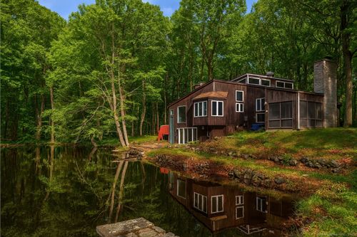 860 Oakwood Rd, Orange, CT, 06477-1350 | Card Image