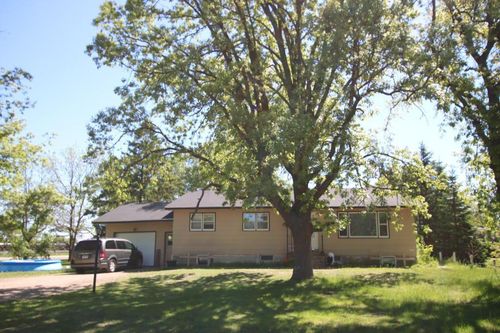 106 Roosevelt St Sw, Staples, MN, 56479-2800 | Card Image