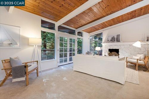 6701 Sobrante Rd, Oakland, CA, 94611-1122 | Card Image