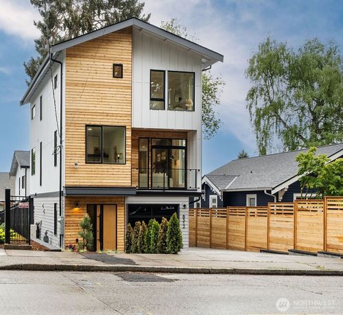 8512 15th Ave Ne, Seattle, WA, 98115-3102 | Card Image