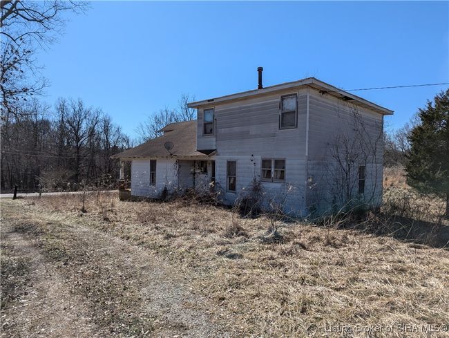 6140 N White River Rd, Home with 6 bedrooms, 2 bathrooms and null parking in Campbellsburg IN | Image 4