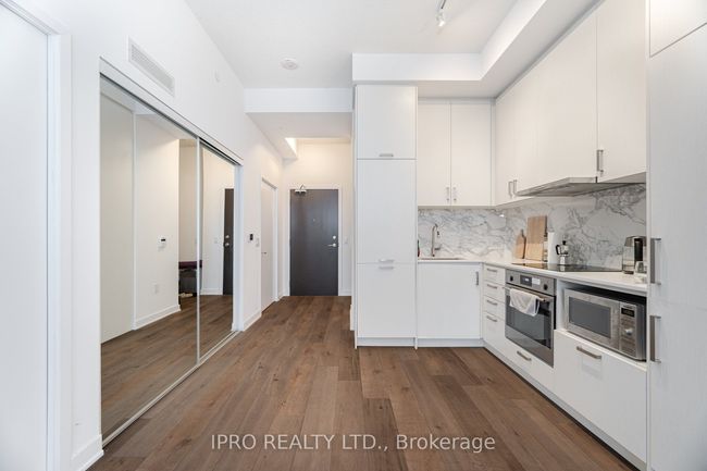 911 - 60 Honeycrisp Cres, Condo with 2 bedrooms, 1 bathrooms and null parking in Concord ON | Image 10