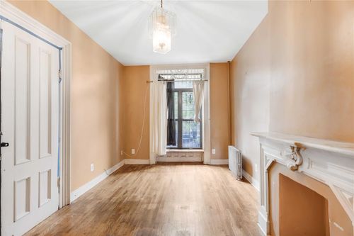 69 Monroe St, New York, NY, 10002-7302 | Card Image