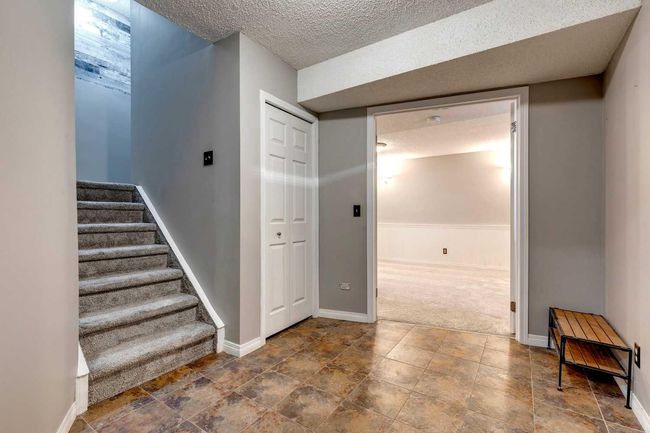4 Strathwood Bay Sw, Home with 3 bedrooms, 2 bathrooms and 4 parking in Calgary AB | Image 32