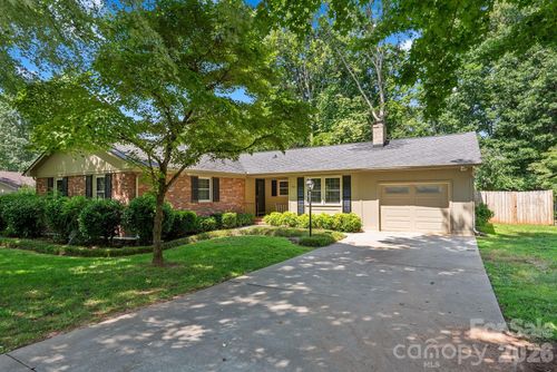 138 Castlerock Dr, Asheville, NC, 28806-9517 | Card Image