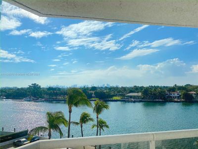 603 - 5880 Collins Ave, Condo with 2 bedrooms, 2 bathrooms and null parking in Miami Beach FL | Image 1