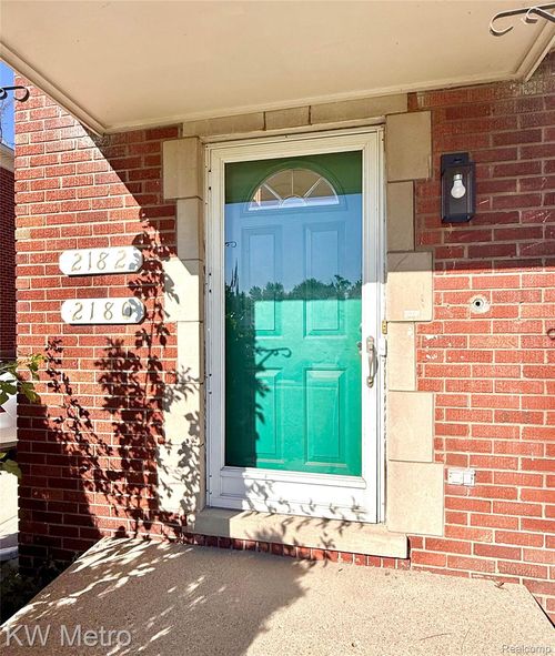 2182 Vernier Rd, Grosse Pointe Woods, MI, 48236-1549 | Card Image