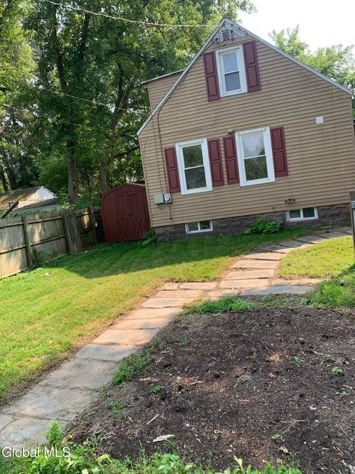 3 Livingston Ave, Scotia, NY, 12302-2405 | Card Image