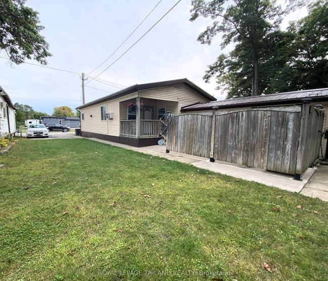 2 - 9951 Northville Cres, Home with 2 bedrooms, 1 bathrooms and 2 parking in Thedford ON | Image 43