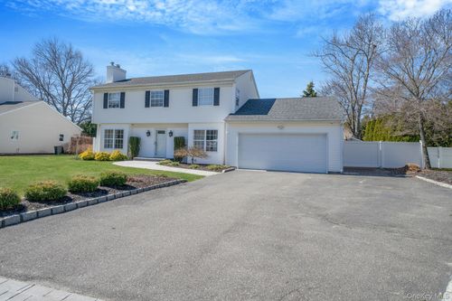 22 Northumberland Dr, Shoreham, NY, 11786-2004 | Card Image