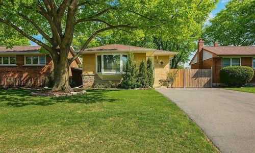 upper-37 Kingslea Dr, Hamilton, ON, L8T3Z8 | Card Image