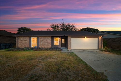 2742 E Pepperidge Dr, Lancaster, TX, 75134-2031 | Card Image