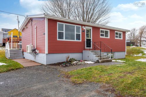 18 Kirk Ave, Stellarton, NS, B0K0A9 | Card Image