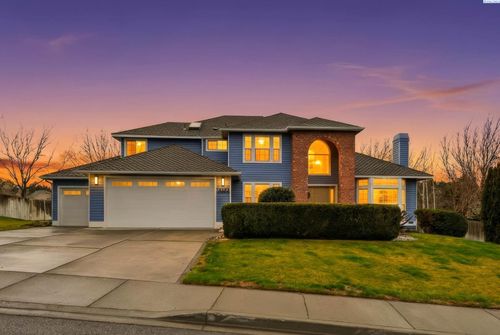 4202 S Irby Loop, Kennewick, WA, 99337-2646 | Card Image