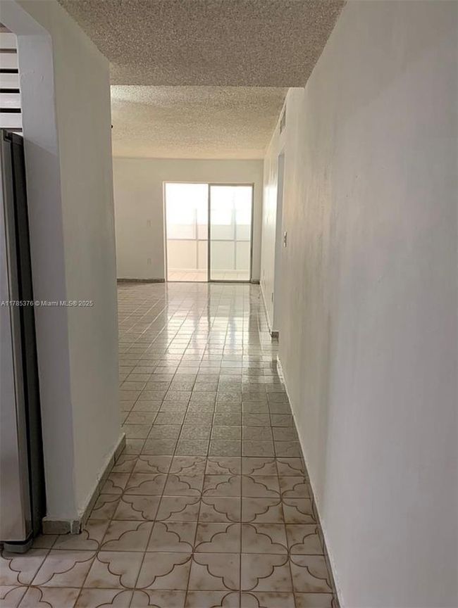 APT-3127 - 1810 W 56 Th St, Condo with 2 bedrooms, 1 bathrooms and null parking in Hialeah FL | Image 4