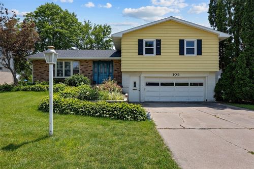 105 Parkview Dr, Tipton, IA, 52772-1359 | Card Image