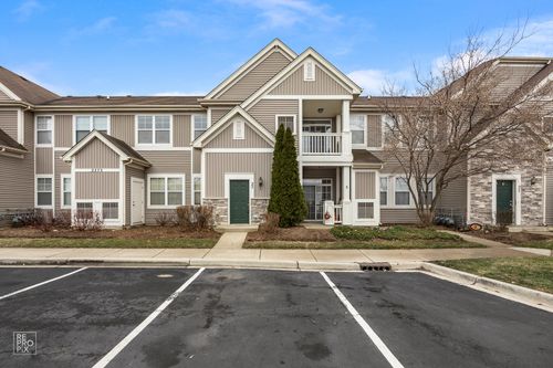 25-2275 Aurora Dr, Pingree Grove, IL, 60140-6441 | Card Image
