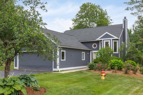 135 Chase Way, Manchester, NH, 03104-1717 | Card Image