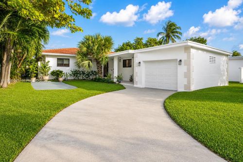 7517 Cutlass Ave, North Bay Village, FL, 33141-4113 | Card Image