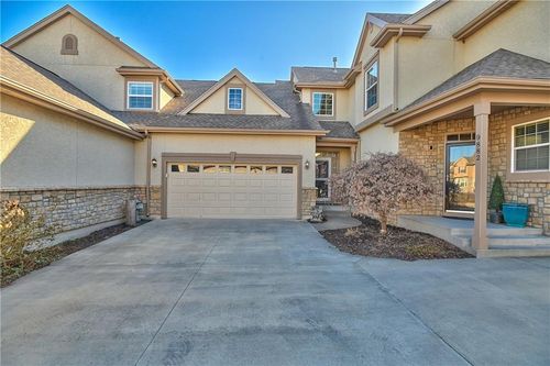 9886 Nieman Pl, Overland Park, KS, 66214-2596 | Card Image