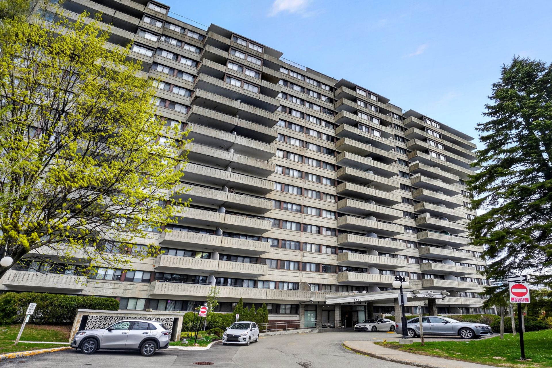 Residential in Côte-Saint-Luc 4