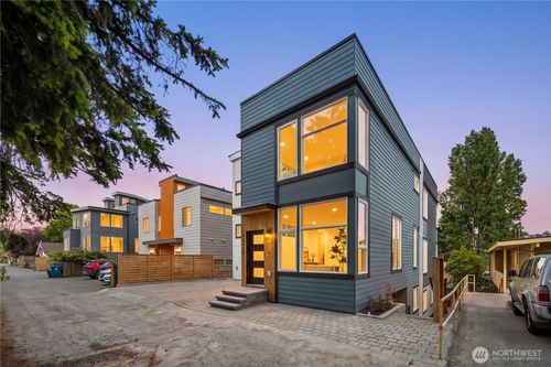3035 A 21st Ave W, Seattle, WA, 98199 | Card Image