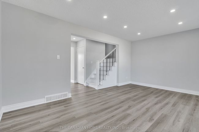 6596 Harmony Ave, House attached with 4 bedrooms, 2 bathrooms and 3 parking in Niagara Falls ON | Image 13