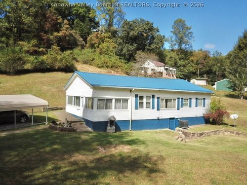 24 Hollywood Dr, Charleston, WV, 25311-8206 | Card Image