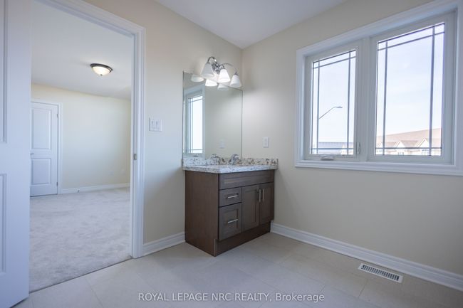 33 Cinnamon St, House other with 3 bedrooms, 3 bathrooms and 2 parking in Thorold ON | Image 16