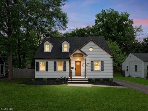 807 Mountain Ave, Bound Brook, NJ, 08805-1403 | Card Image