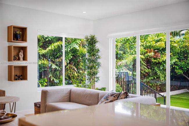 38 Sw 25 Th Rd, House other with 3 bedrooms, 3 bathrooms and null parking in Miami FL | Image 12