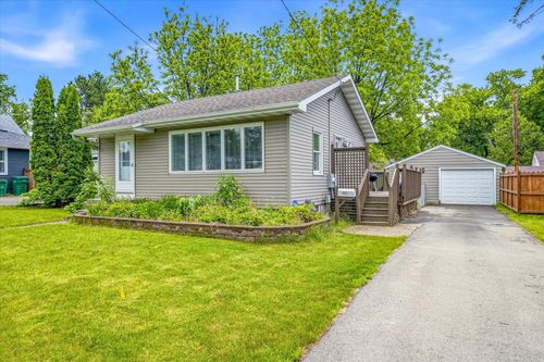 1111 Olive St W, Stillwater, MN, 55082-5694 | Card Image