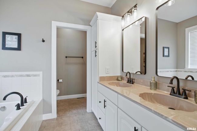 2139 Cromwell Cir, House other with 5 bedrooms, 5 bathrooms and null parking in Davenport IA | Image 18