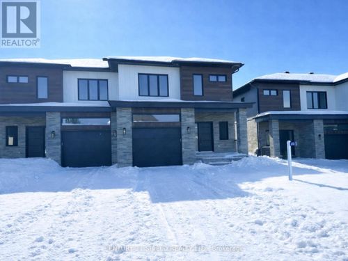 6831 Monument Way, South Lancaster, ON, K0C2C0 | Card Image