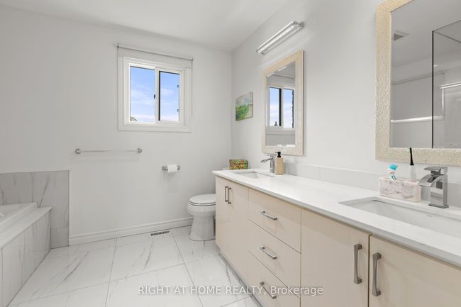 4 Deena Pl, House other with 8 bedrooms, 7 bathrooms and 6 parking in Markham ON | Image 37
