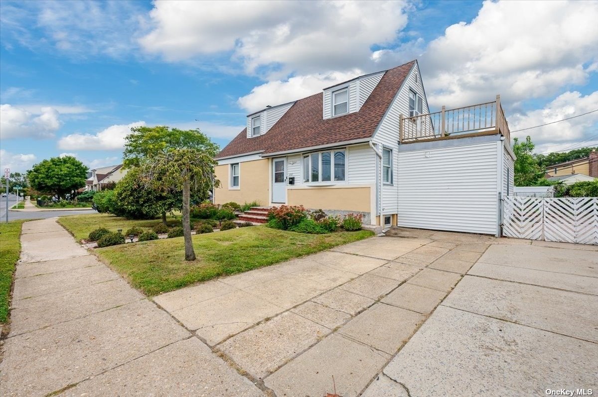 Hendrickson Ave, Valley Stream, NY 11580