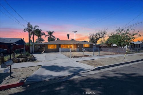 291 W Whittier Ave, Hemet, CA, 92543-5982 | Card Image