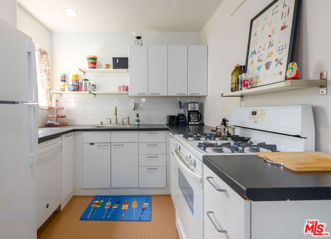 10739 Jefferson Blvd, Home with 4 bedrooms, 2 bathrooms and 2 parking in Culver City CA | Image 31
