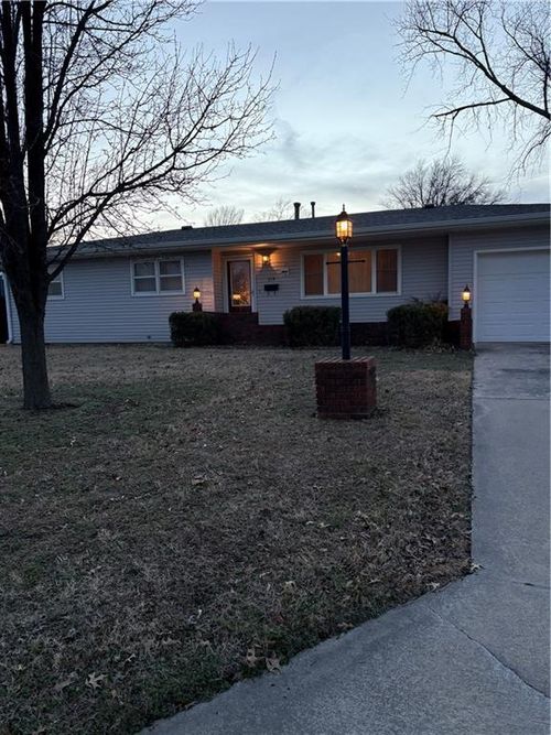 719 S Larson Ave, Chanute, KS, 66720-2641 | Card Image