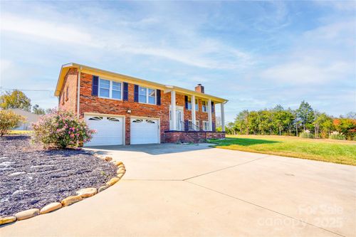 1033 College Ave, Shelby, NC, 28152-9516 | Card Image