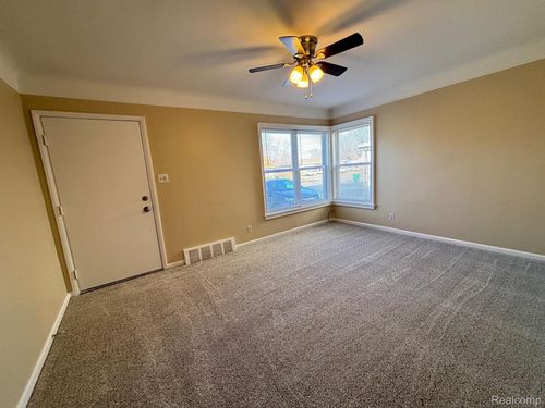 16784 Toepfer Dr, Eastpointe, MI, 48021-2456 | Card Image