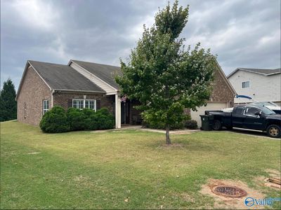 210 Grantham Circle, House other with 3 bedrooms, 2 bathrooms and null parking in Madison AL | Image 1