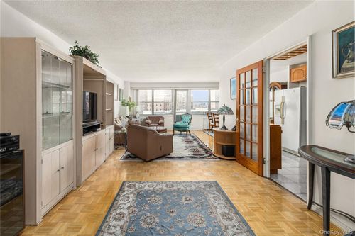 6e-70-31 108th Street, New York, NY, 11375 | Card Image