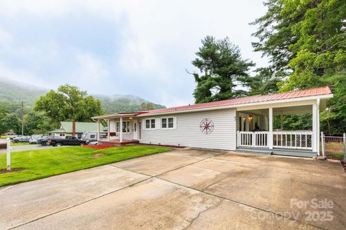 93 Valley View Cir, Waynesville, NC, 28786-2245 | Card Image
