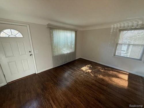 3534 Fort Dr, Waterford, MI, 48328-1329 | Card Image