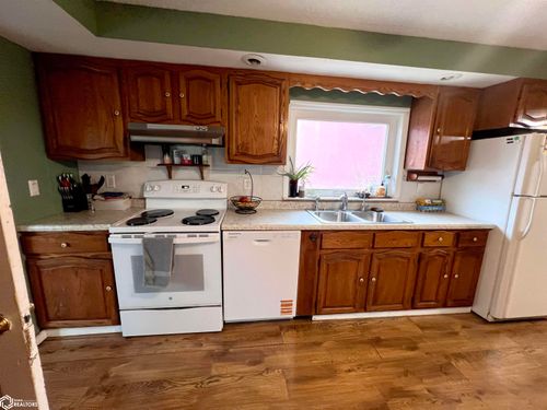 300 Kilbourn St, Beacon, IA, 52534-9715 | Card Image