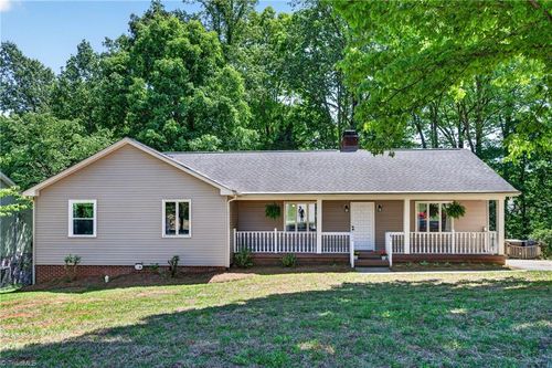 7 Holly Crest Ct, Greensboro, NC, 27410-9124 | Card Image